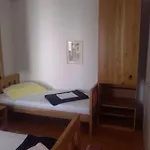 Near The Ines 아파트