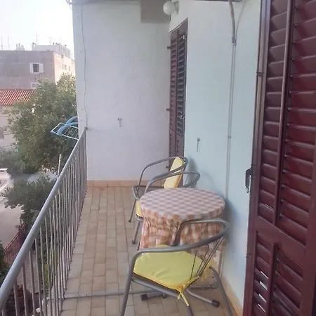 Near The Ines מאקרסקה